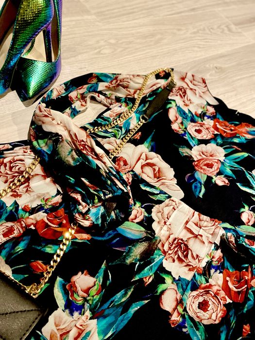 Sukienka mihito kwiaty elegancki wzór czarna róże