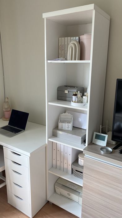 Sprzedam biały regał