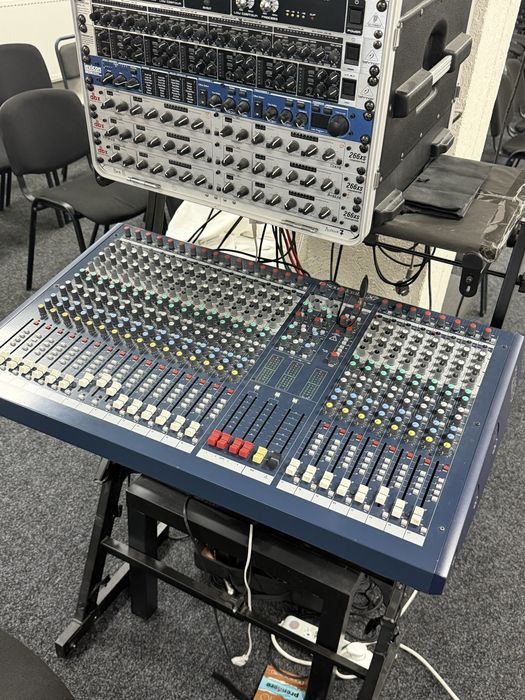 Продаю Soundcraft LX7ii 24