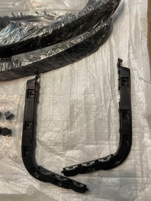 Кронштейн заднього бампера Tesla Model 3 1083989-00-I 1083989-00-I