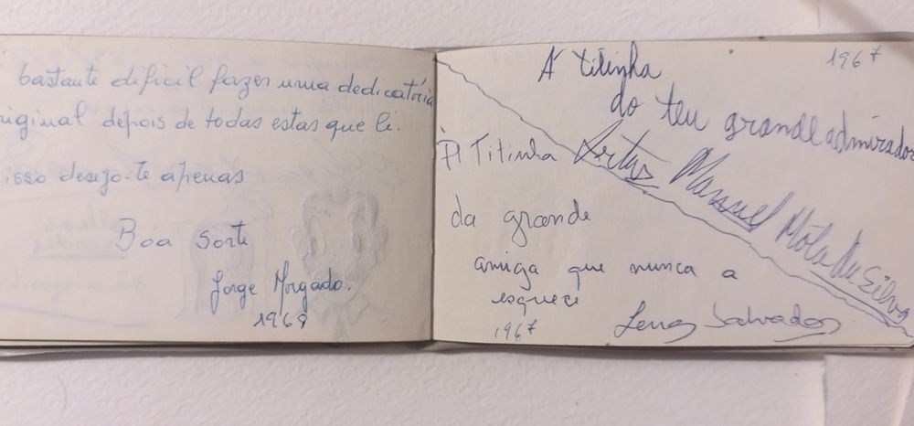 Raridade Anos 60: Livro 74 Autógrafos (Cinema, Fado e Pioneiros do Rock/Ié-Ié)12/7.8cm