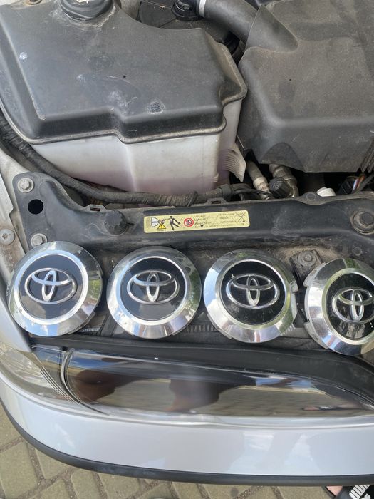 Значки  на Toyota