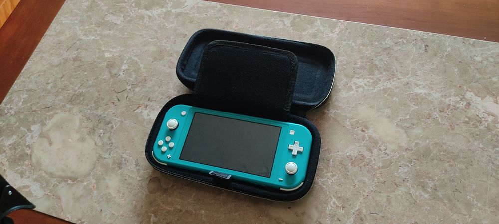 Nintendo Switch Lite Turquesa + Bolsa de Transporte Rígida (Impecável)