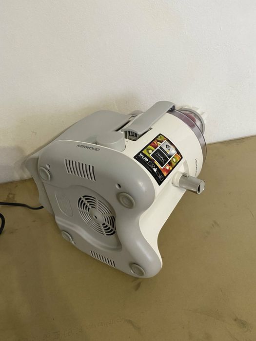 Центробежная соковыжималка Kenwood Соковитискач