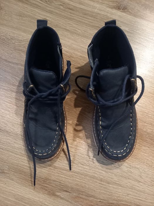 Buty zamszowe chłopięce