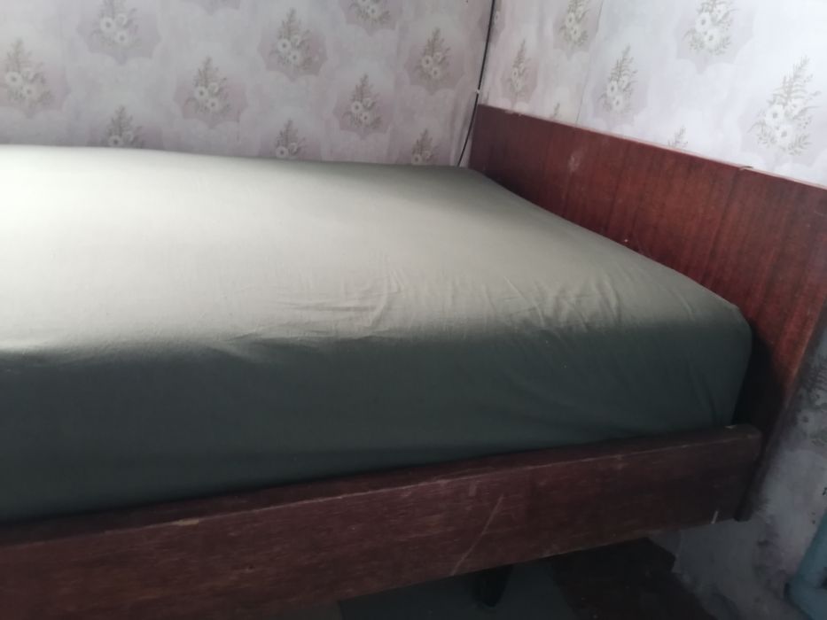 Кровать в гарному стані