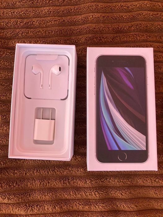iPhone SE 2020 на 64 гб