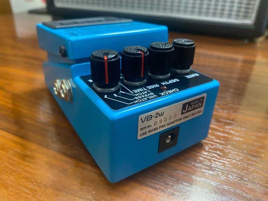 Boss VB-2W Vibrato - Japan Waza Craft (novo)
