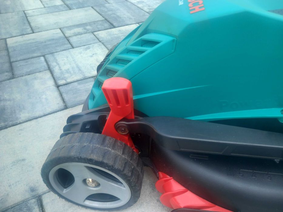 Kosiarka elektryczna Bosch rotak 34r 1300 Wta stan idealny !!