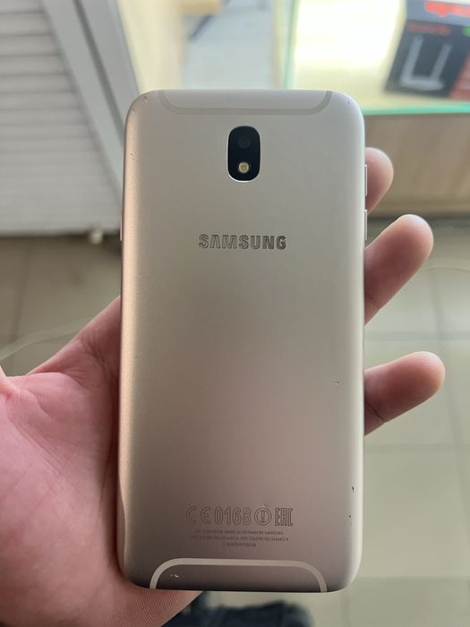Телефон samsung J7 2017 рік