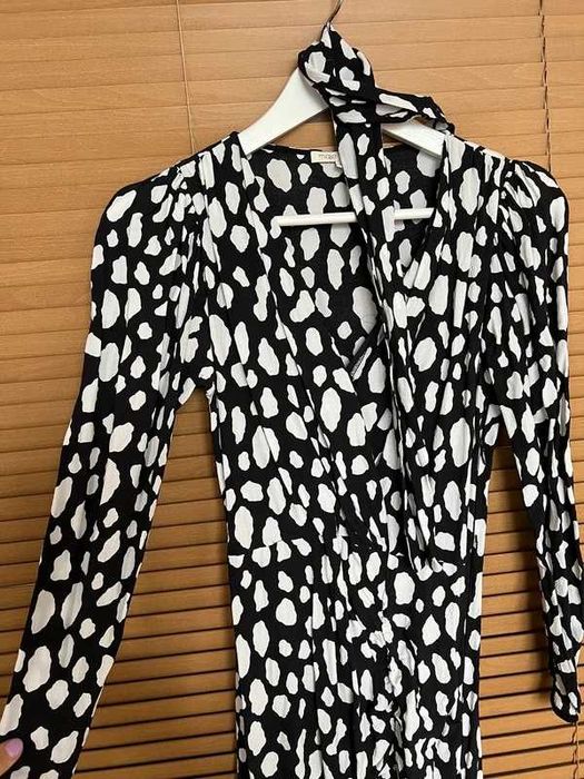 Sukienka Maje 100% wiskoza bufki elegancka XS 34 biało czarne cętki