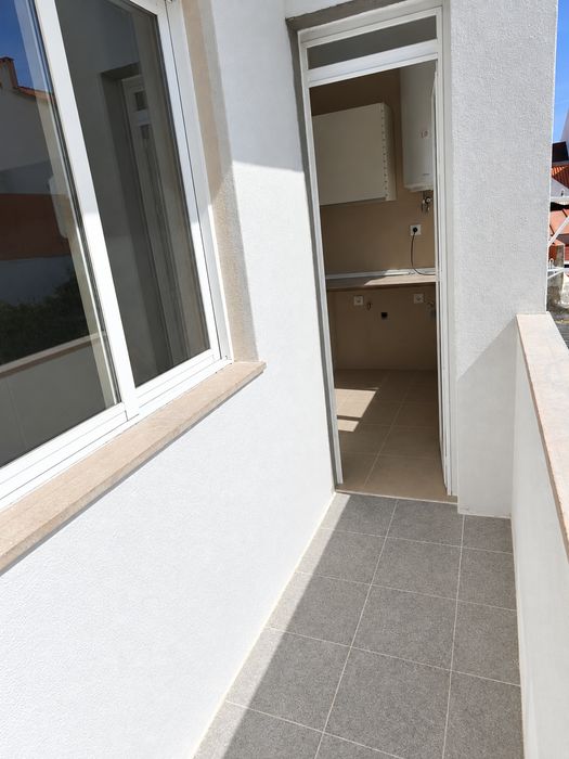 Arrendamento Apartamento T1, possibilidade de fazer um Qt dividido a sala Baixa da Banheira ao lado da estação de comboio s