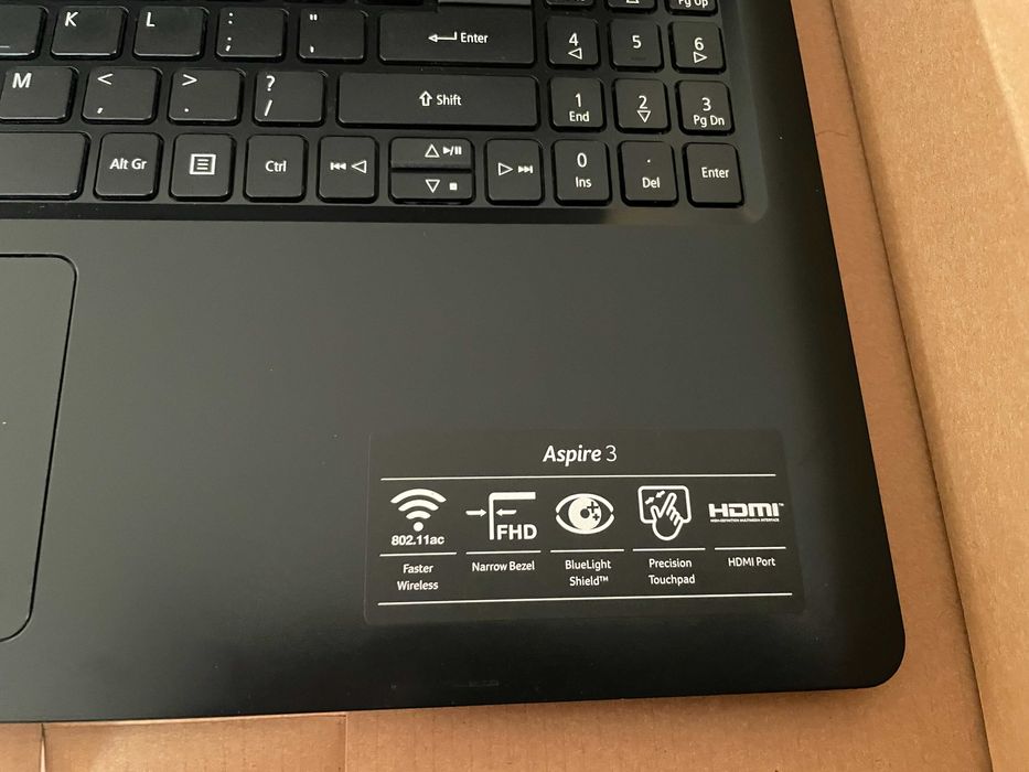 Acer Aspire 3  laptop , jak nowy , oryginalny karton