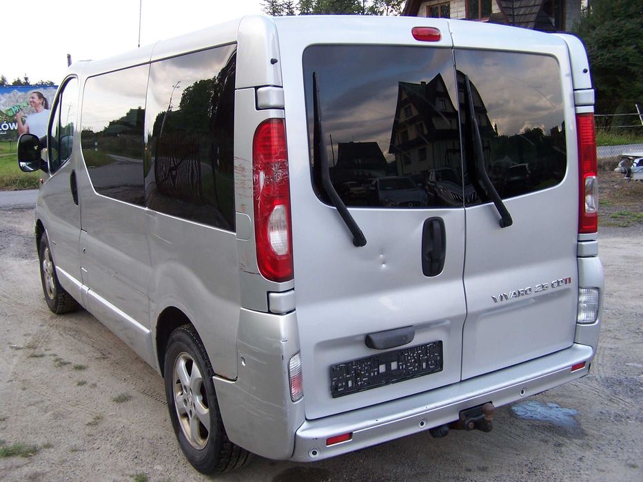 Opel Vivaro 8 -mio osobowy 2,5 CDTI 145 KM.