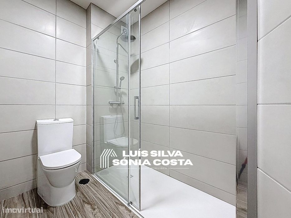 Apartamento T4 Totalmente Remodelado com 2 Varandas e Elevador –...