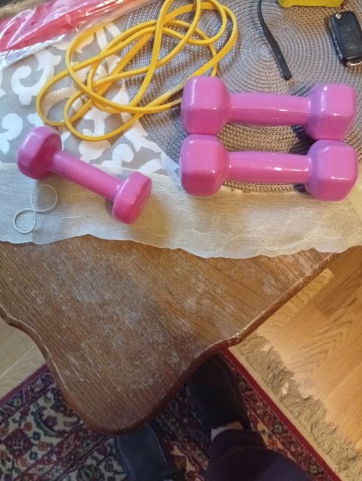 Zestaw gum oporowych i hantelki