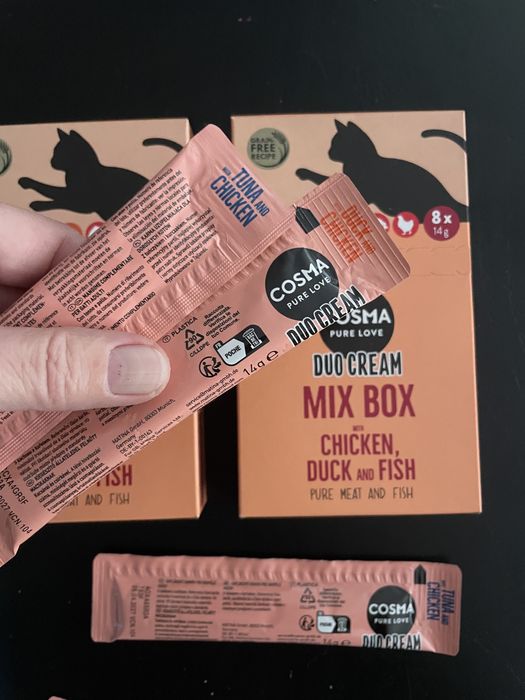 Comida húmida + bebida GATOS : COSMA: 21 snacks x 14 g + 3 latas 100g