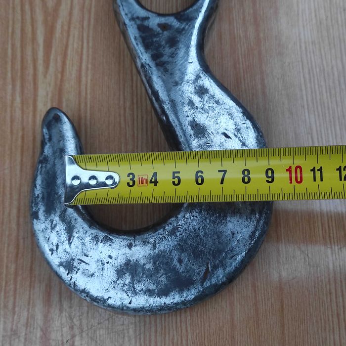 Большой крюк для подъема огромных тяжестей до 30 тонн