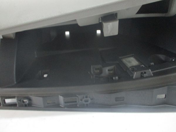 Porta luvas RENAULT Megane III (BZ0_)