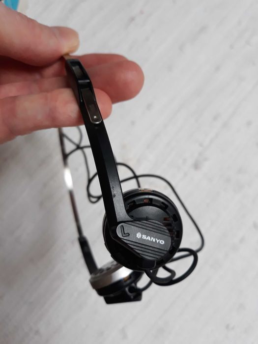 Walkman Sanyo completo na caixa - rádio AM/FM Stereo, equalizador