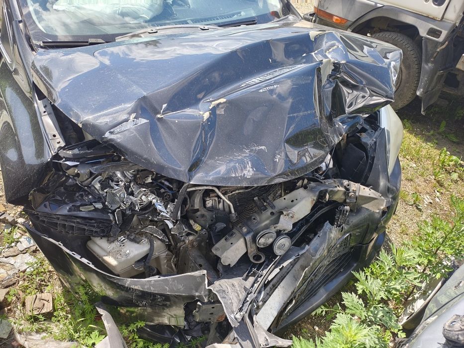 Продам Тойоту авенсіс Т27 після дтп