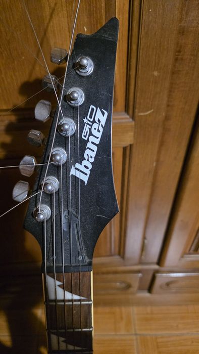 Ibanez GIO GRG170DX Black Night - Versatilidade HSH
