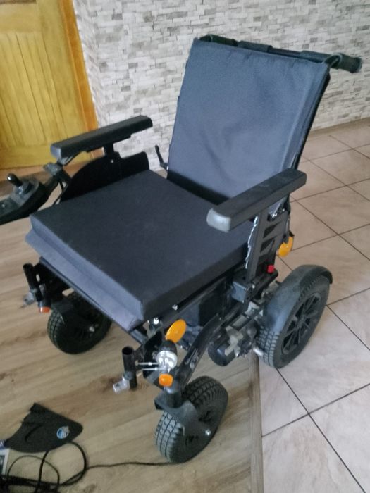 Wózek inwalidzki elektryczny