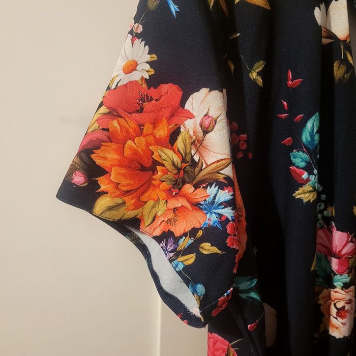 Sukienka elegancka granatowa w kwiaty r.50