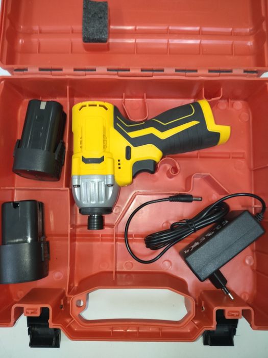 Акумуляторний гвинтоверт,безщітковий,,повний комплект.