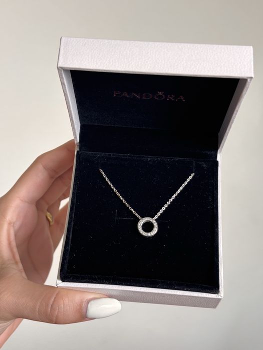 Colar pandora na caixa