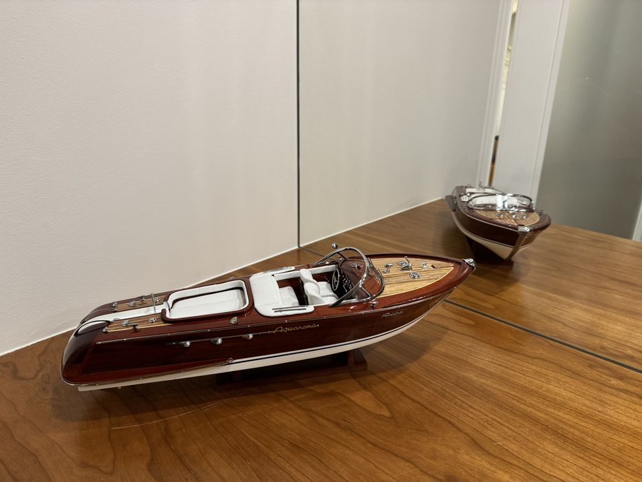 Miniatura Barco Riva Aquarama Estofes Brancos 53cm