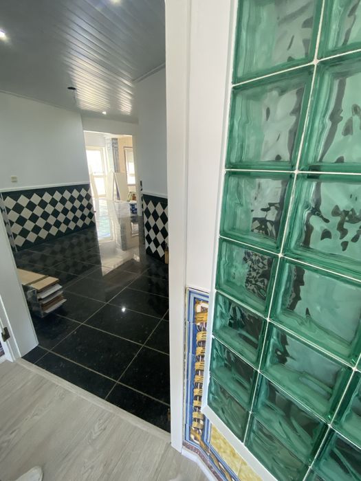 Apartamento T3  zona Ribeirinha  Baixa Banheira Frente as piscinas municipais , com AR Condicionado e todo mobilado e com cozinha totalmente equipada