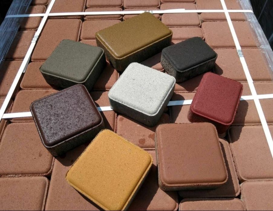 Тротуарна плитка від виробника, різнокольорова, товщиною 30-80 мм.