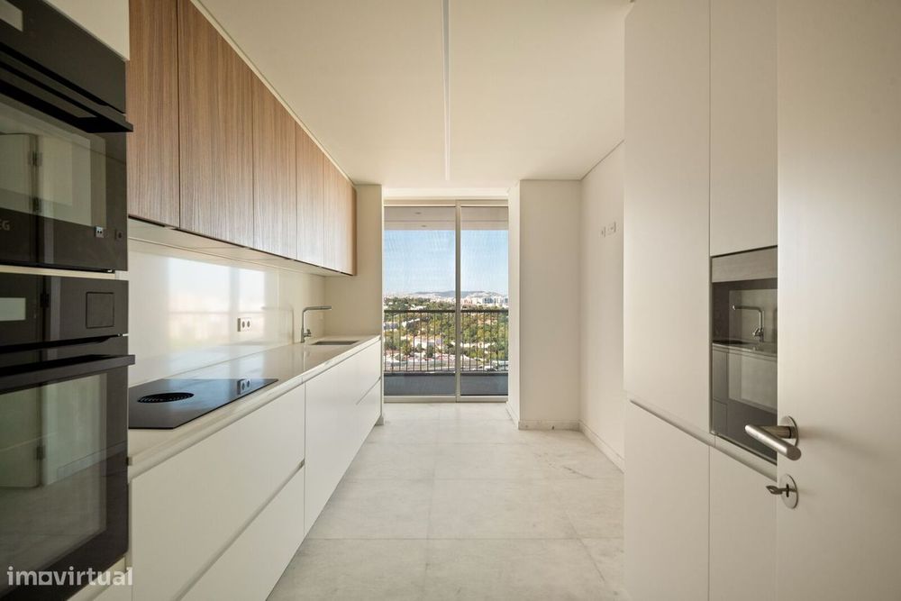 Apartamento T4 + 1 com piscina, Nova Campolide, Lisboa