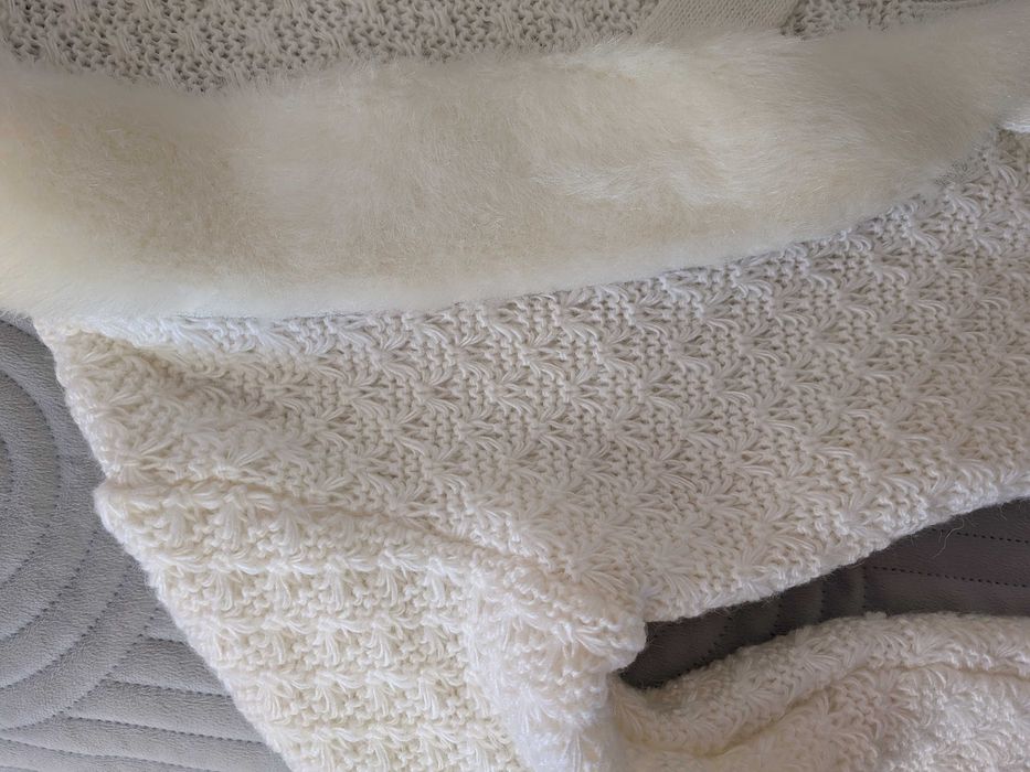 Светр білий, в’язаний