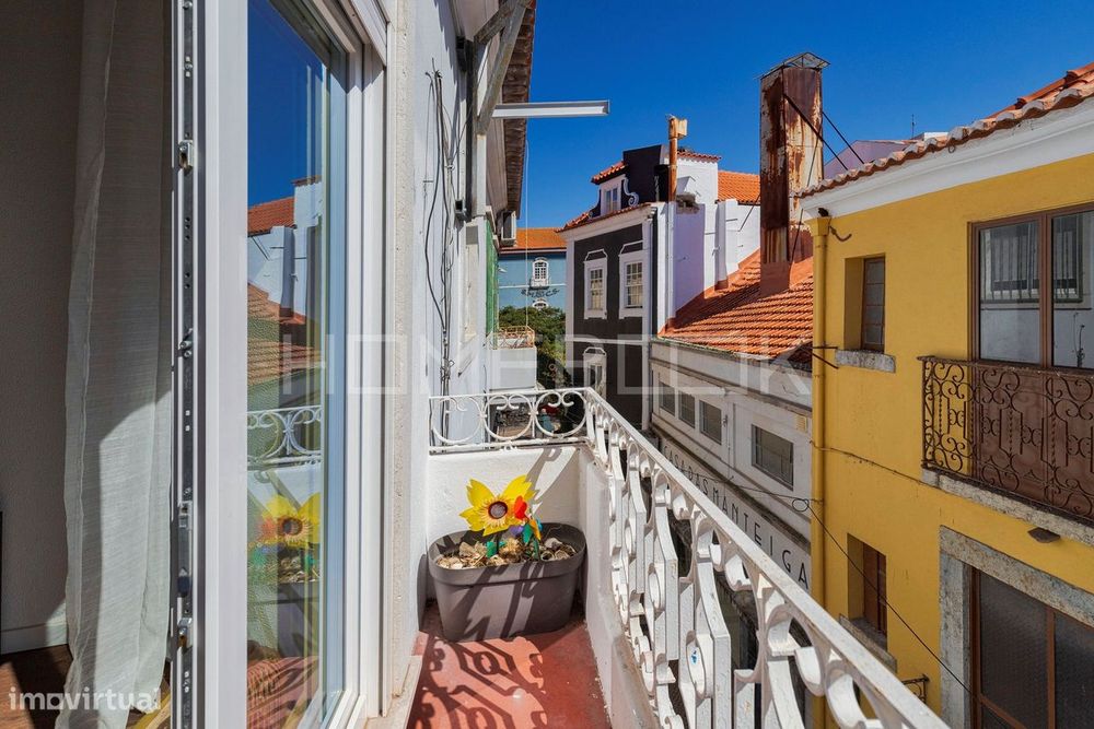 T2 Renovado com licença AL, na baixa de Setúbal com sotão de103 M²