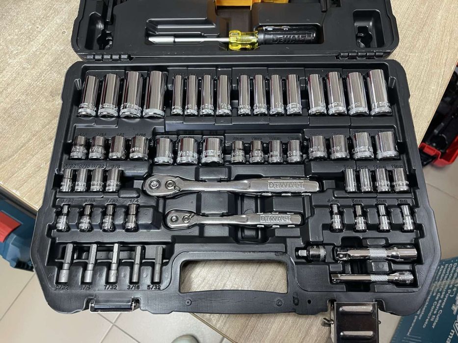 DeWALT DWMT73803 / Набір торцевих головок та ключів Девольт (142 предмета, 1/4" та 3/8")