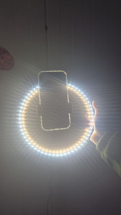 lampa pierscieniowa z uchwyrem na telefon