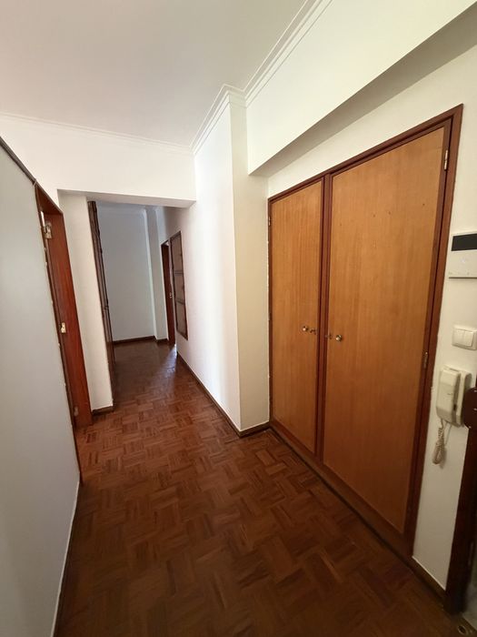 T3+1 c/2 casas de banho na Portela