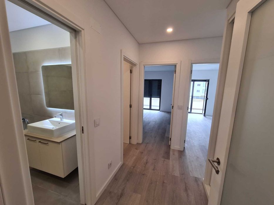 Excelente apartamento T3 semi-novo para arrendamemto