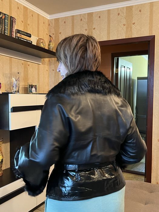 Кожаная куртка женская с мехом бобра