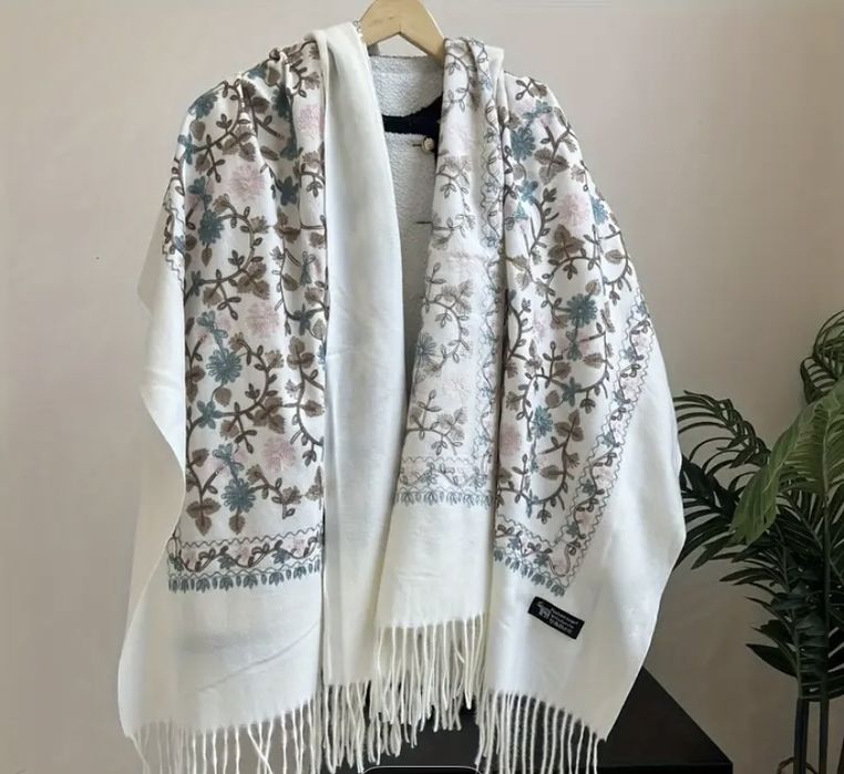 Вишитий шарф палантин. Різні кольори