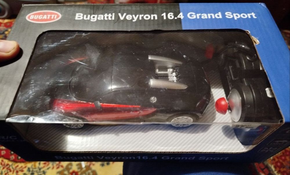 Машинка на радіо керуванні