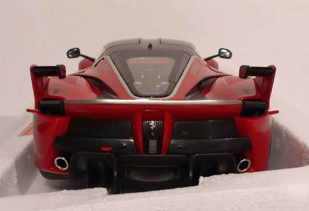1/18 Ferrari FXX-K#88 - Burago signature