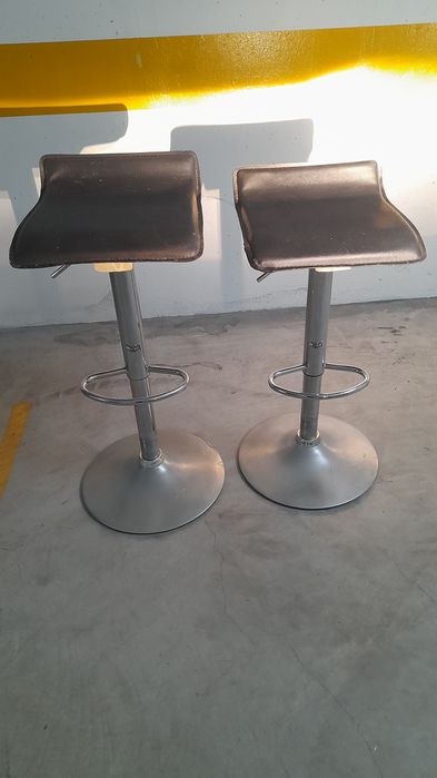 Vendo dois Bancos de Bancos de Bar
