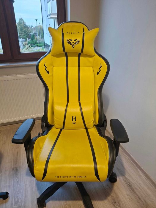 Biurko + fotel gamingowy Diablo Chairs kolor żołty