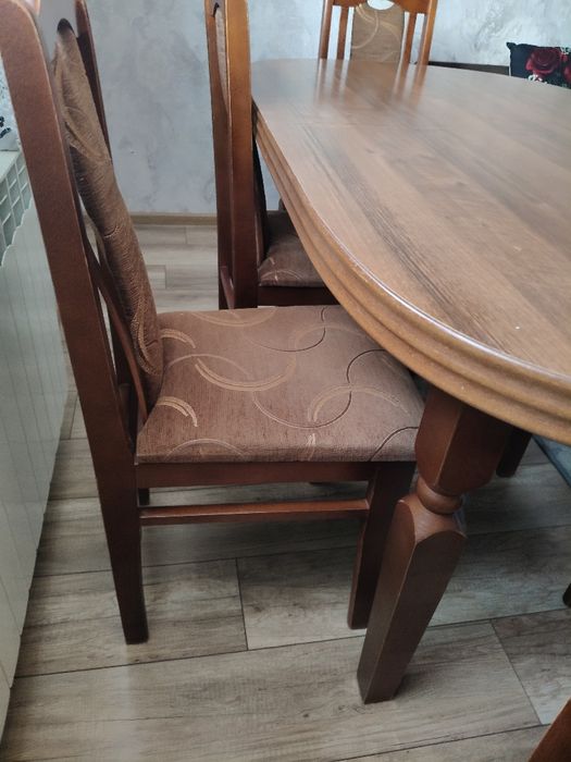 Stół rozkładany i 6 krzeseł