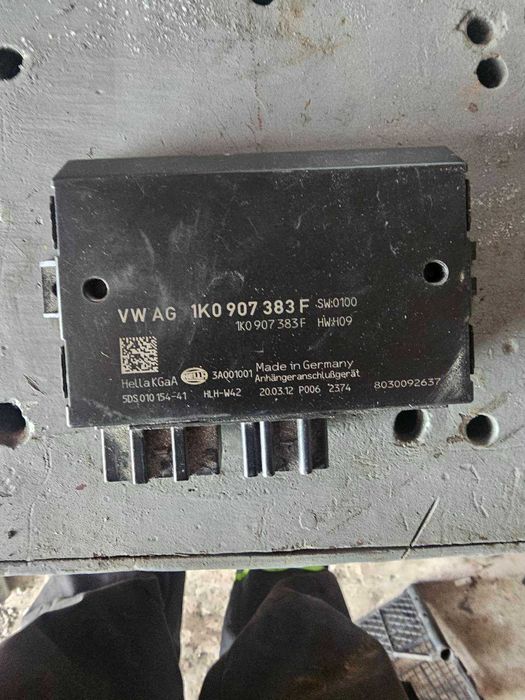 Блок управління фаркопом на фольксваген кадді