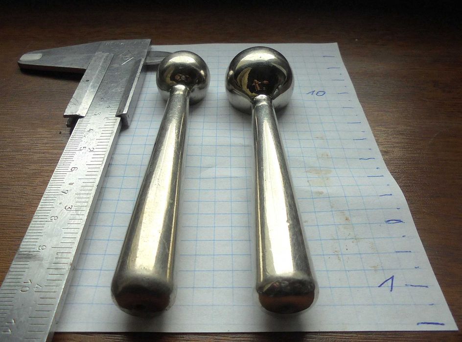 2 stare klucze nasadowe z kwadratowym otworem do???