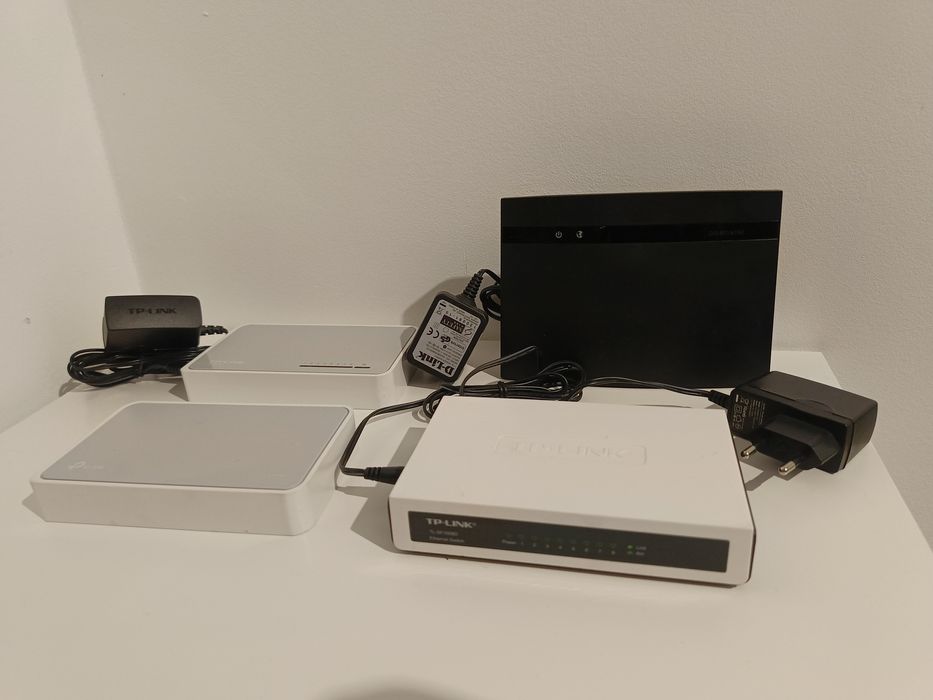 Zestaw Switch TP-Link TL-SF1008D - 3szt. + Router D-Link GO-RT-N150
